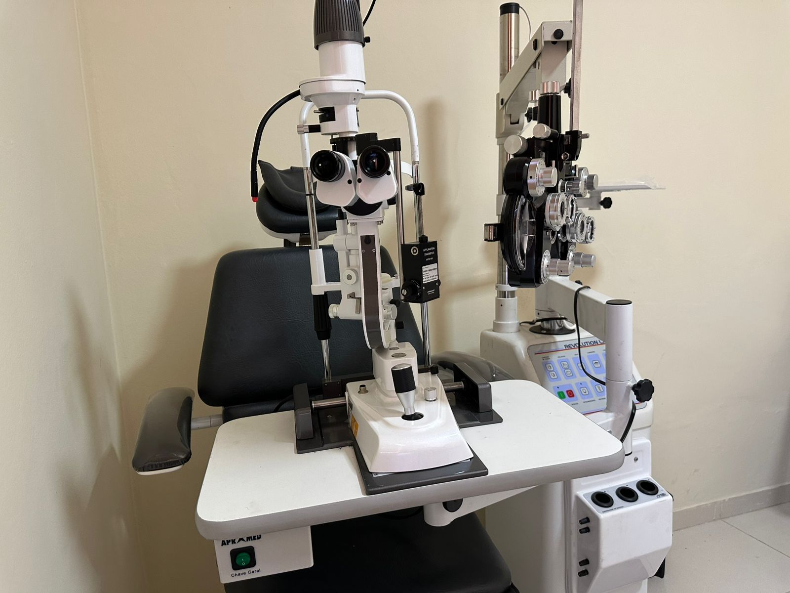 Equipamento de oftalmologia para avaliação da visão - Hemocenter